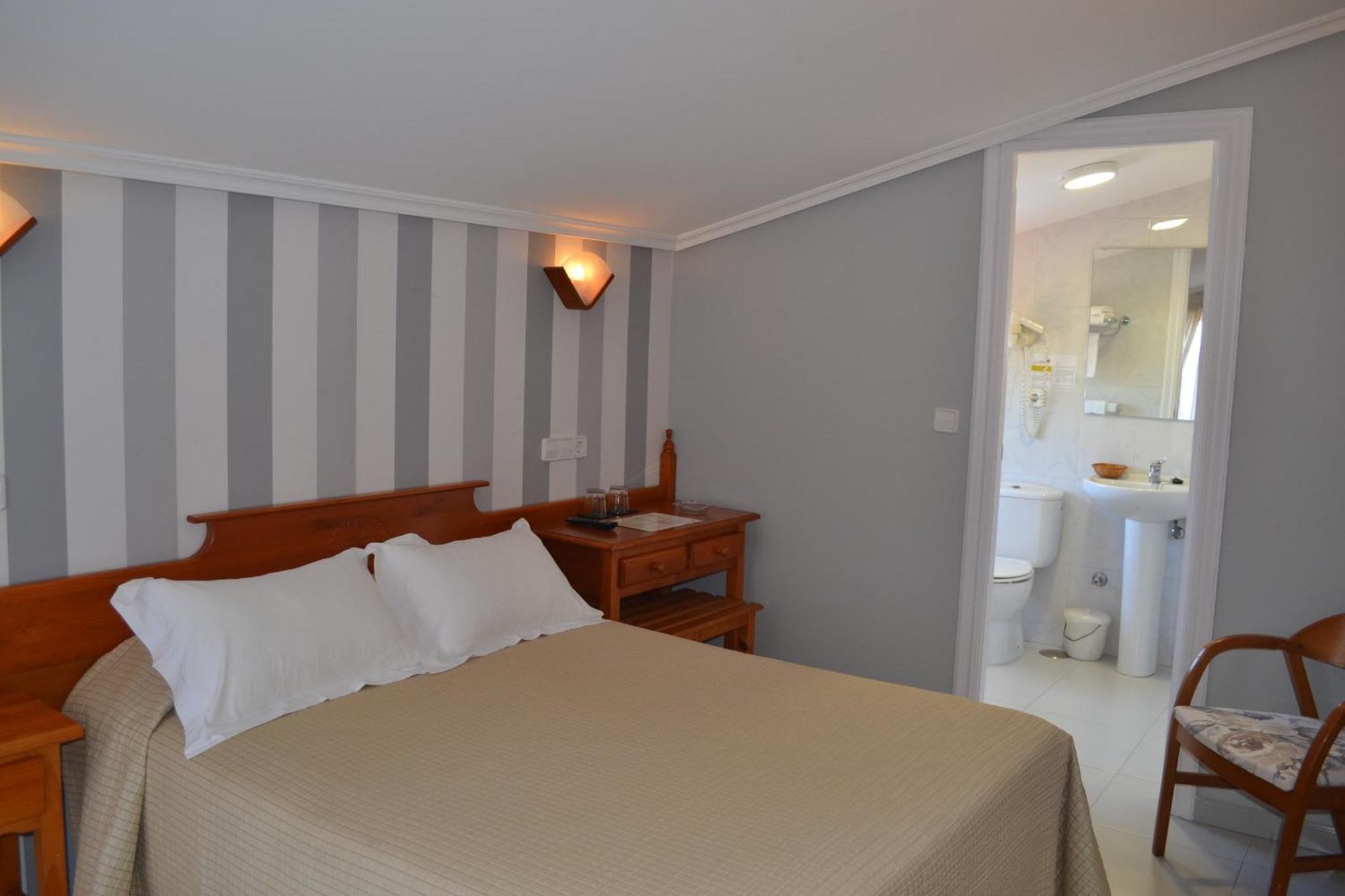 Hotel Piramide Portonovo Bilik gambar
