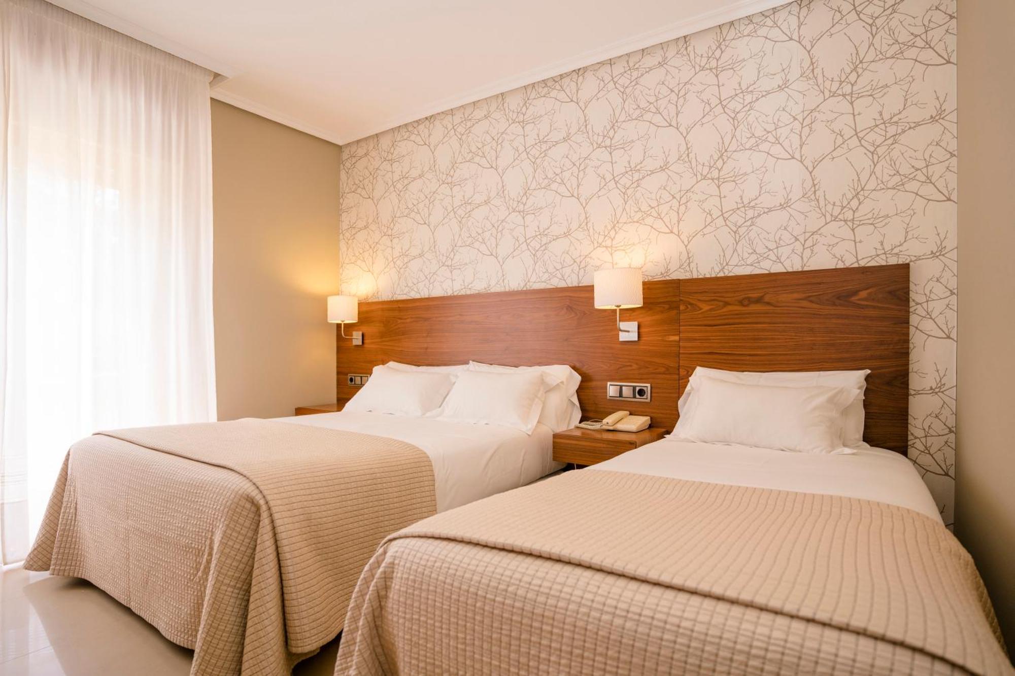 Hotel Piramide Portonovo Bilik gambar