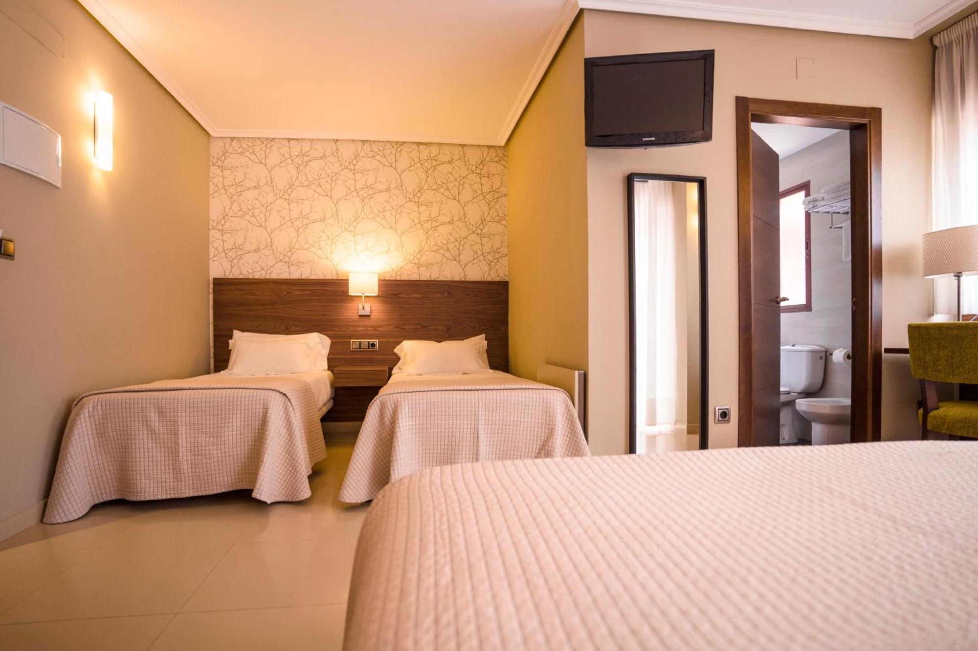 Hotel Piramide Portonovo Bilik gambar