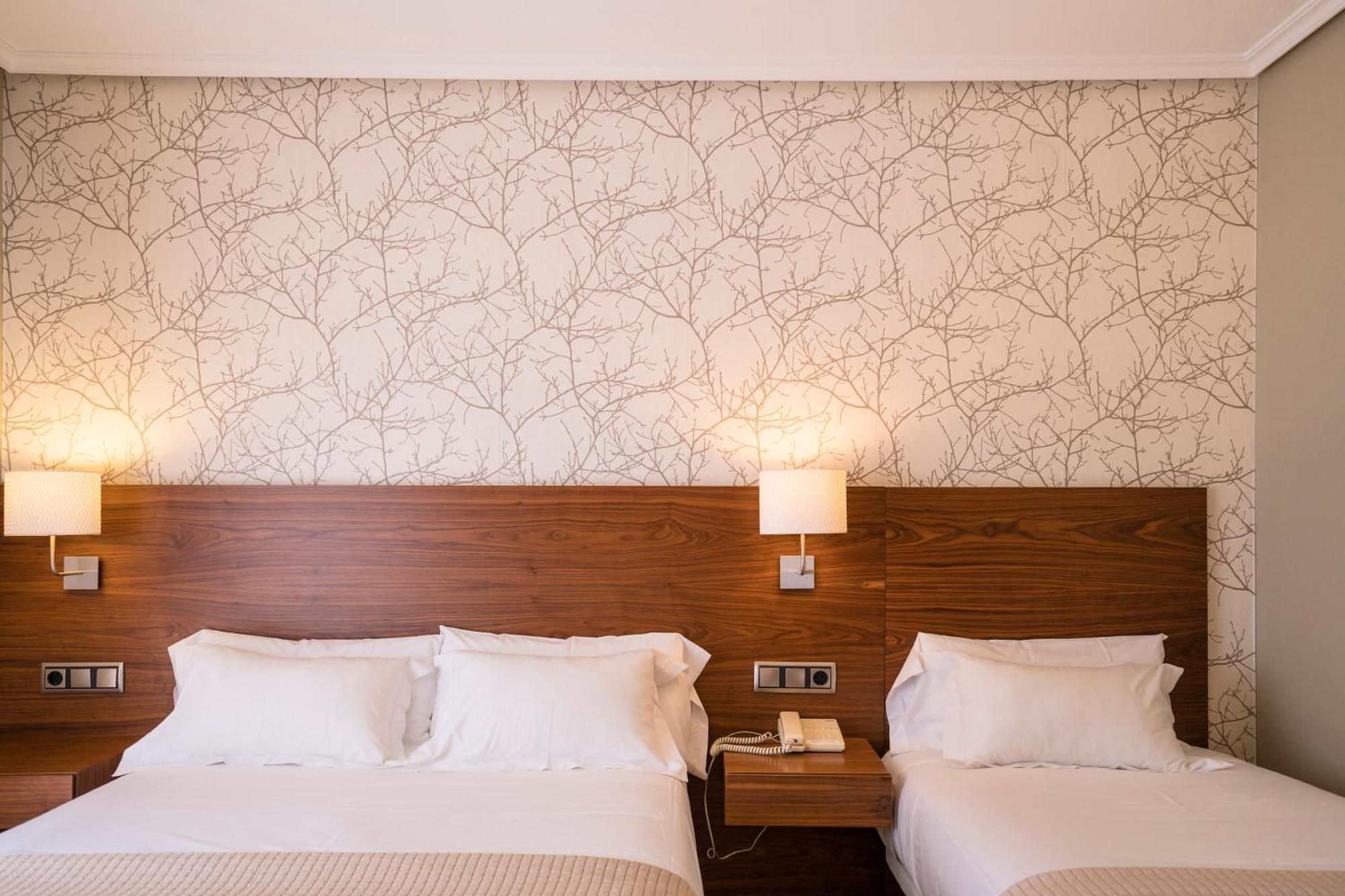 Hotel Piramide Portonovo Bilik gambar