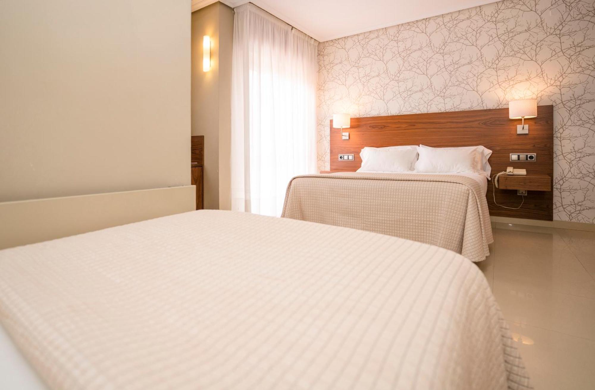 Hotel Piramide Portonovo Bilik gambar